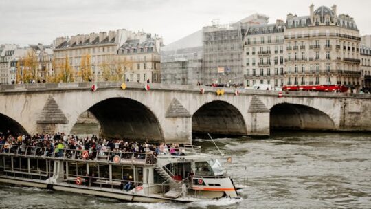 L’expérience invité lors d’un événement organisé sur une péniche